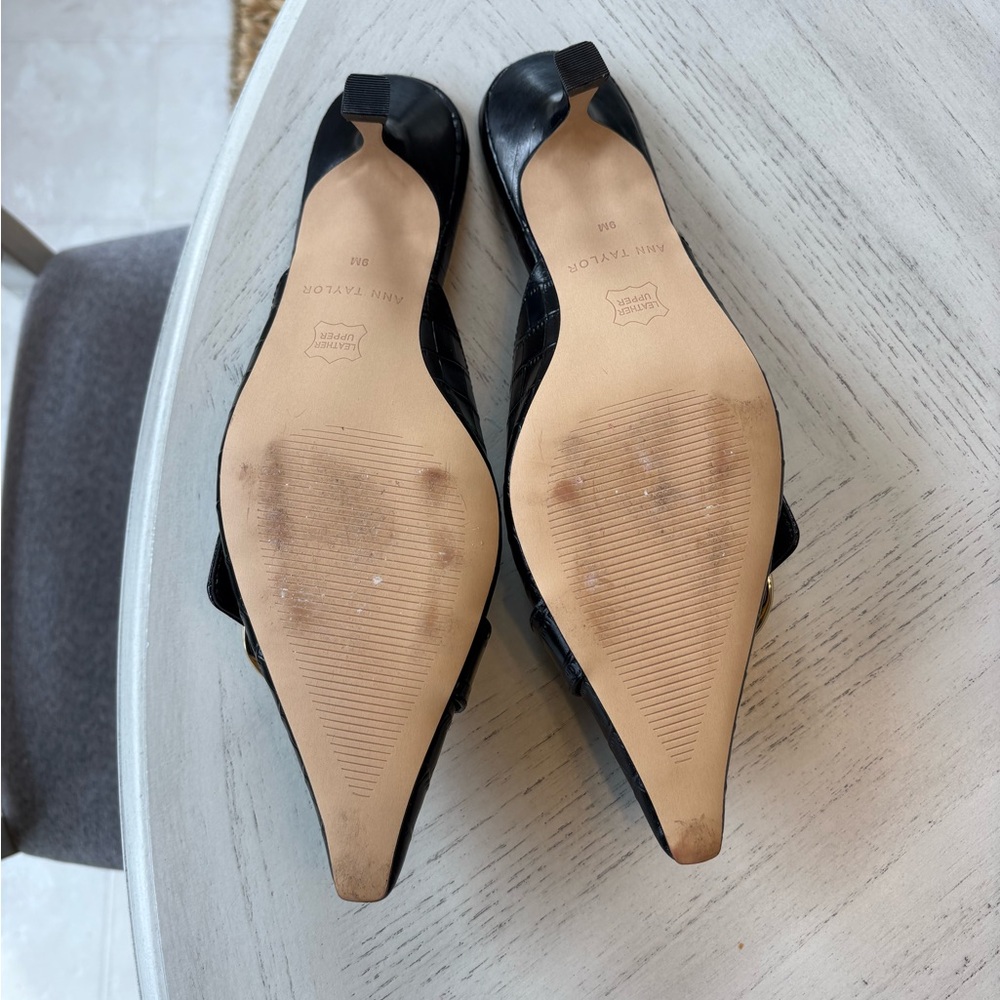 Elegant Ann Taylor Black Croc-Embossed Mules with Gold Buckle - Picture 2 of 2